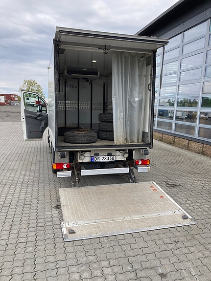 Mercedes-Benz Sprinter 12 of 18