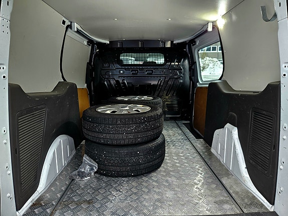 Ford Transit Connect 14 of 20