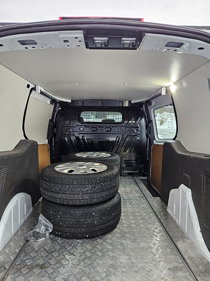 Ford Transit Connect 15 of 20