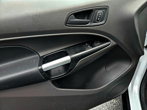 Ford Transit Connect 12 of 20