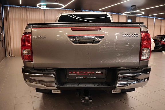 Toyota HiLux 7 of 30