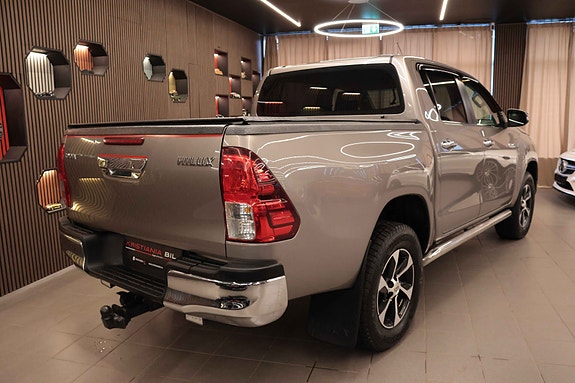 Toyota HiLux 8 of 30