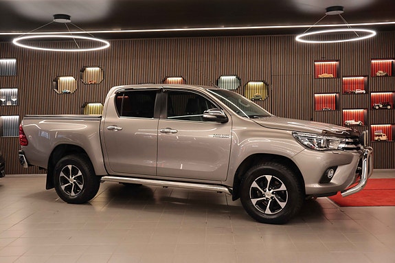 Toyota HiLux 2 of 30