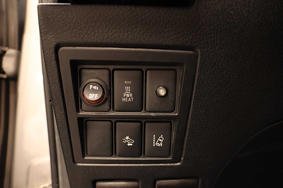 Toyota HiLux 20 of 30