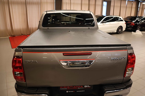 Toyota HiLux 13 of 30