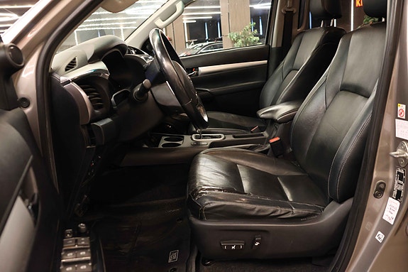 Toyota HiLux 16 of 30