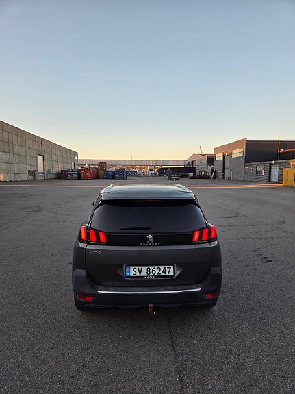 Peugeot 5008 3 of 5