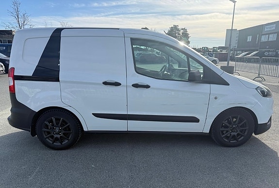Ford Transit Courier 4 of 5