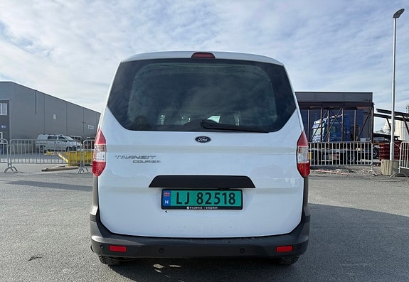 Ford Transit Courier 5 of 5