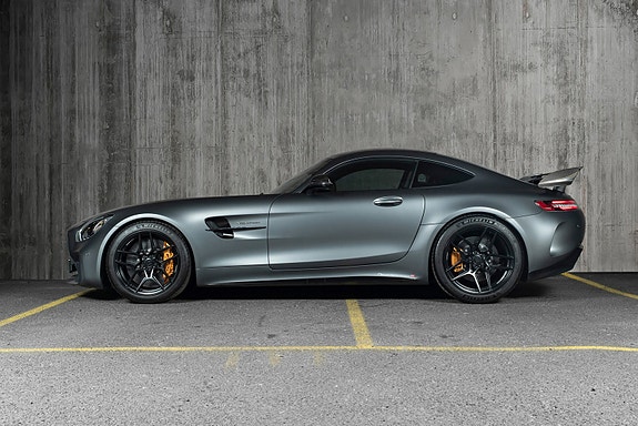 Mercedes-Benz AMG GT R 3 of 5