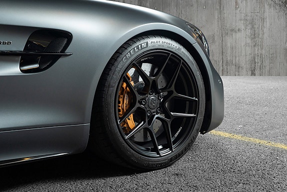 Mercedes-Benz AMG GT R 19 of 30