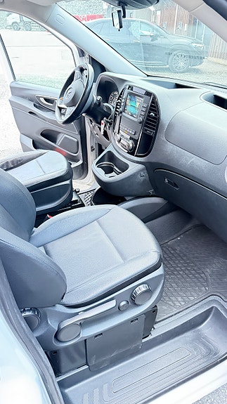 Mercedes-Benz eVito Tourer 7 of 19