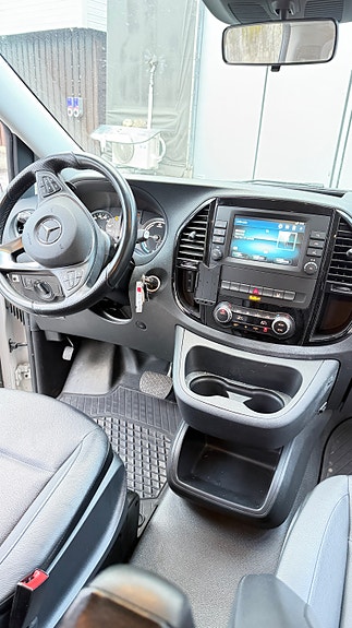 Mercedes-Benz eVito Tourer 10 of 19