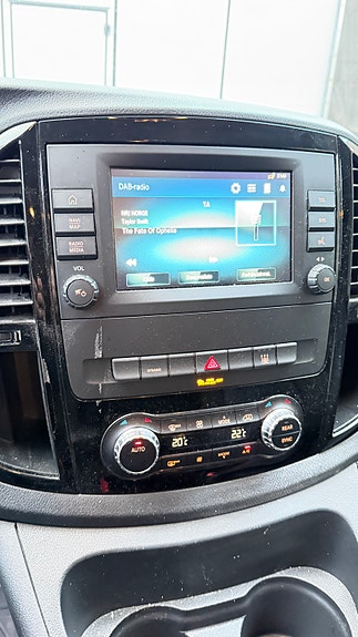 Mercedes-Benz eVito Tourer 17 of 19