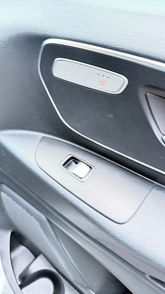 Mercedes-Benz eVito Tourer 9 of 19