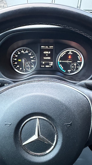 Mercedes-Benz eVito Tourer 14 of 19