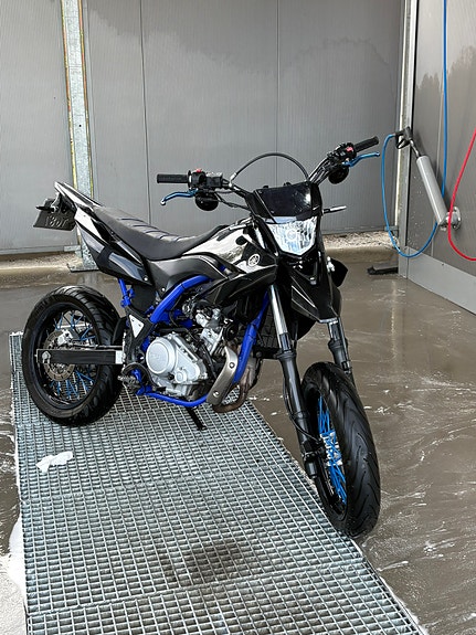 Yamaha WR 125 X 2 of 10