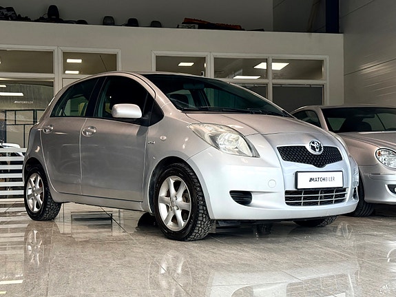 Toyota Yaris 2 of 5