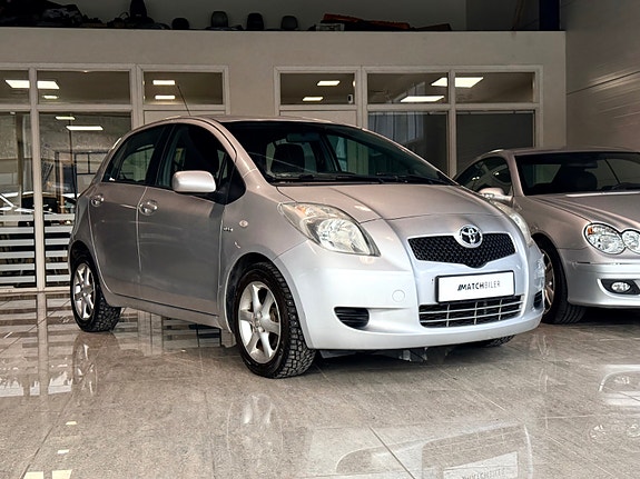 Toyota Yaris 4 of 5