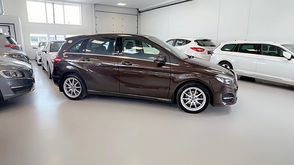 Mercedes-Benz B200 4 of 28