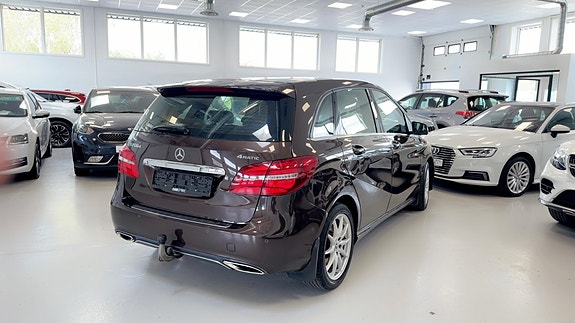 Mercedes-Benz B200 10 of 28