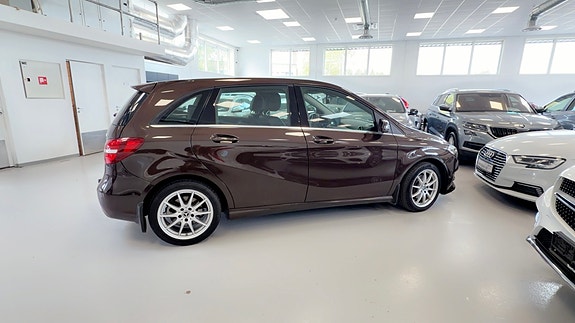 Mercedes-Benz B200 12 of 28