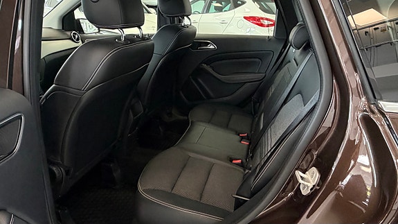 Mercedes-Benz B200 22 of 28