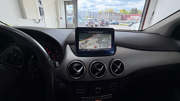 Mercedes-Benz B200 25 of 28