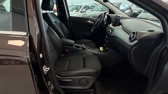 Mercedes-Benz B200 18 of 28