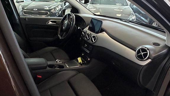 Mercedes-Benz B200 19 of 28