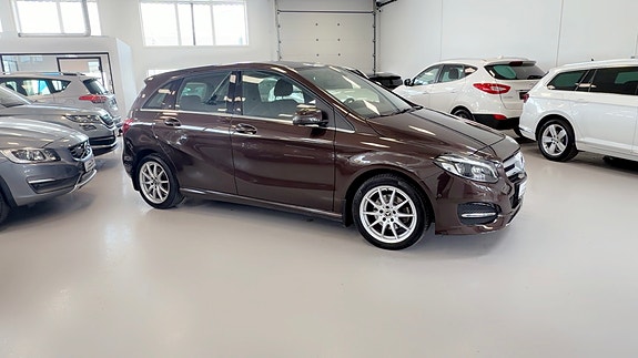 Mercedes-Benz B200 3 of 28