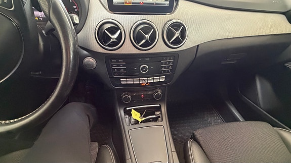 Mercedes-Benz B200 27 of 28