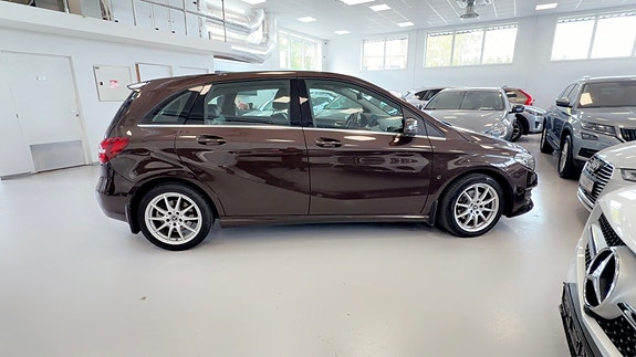 Mercedes-Benz B200 9 of 28