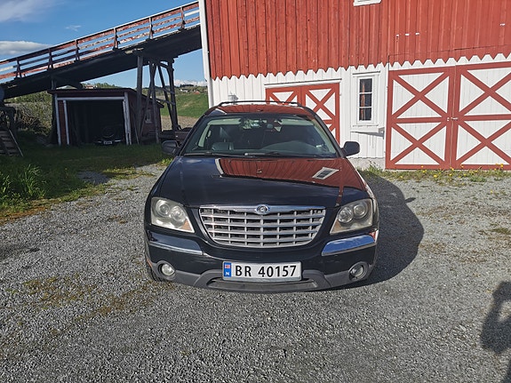 Chrysler Pacifica 2 of 8