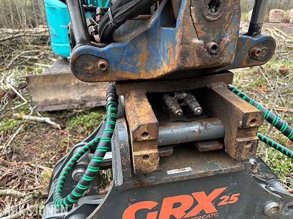 Kobelco SK75SR Gravemaskin Rotortilt, tømmerklype og pusseskuffe 24 of 30