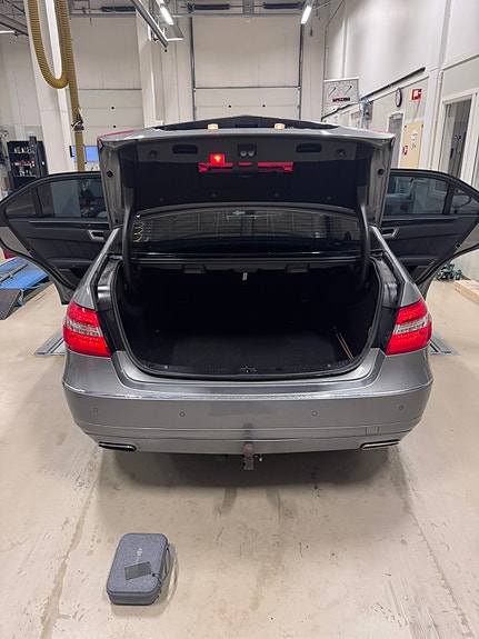 Mercedes-Benz E220 9 of 20