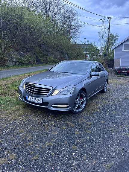 Mercedes-Benz E220 2 of 20