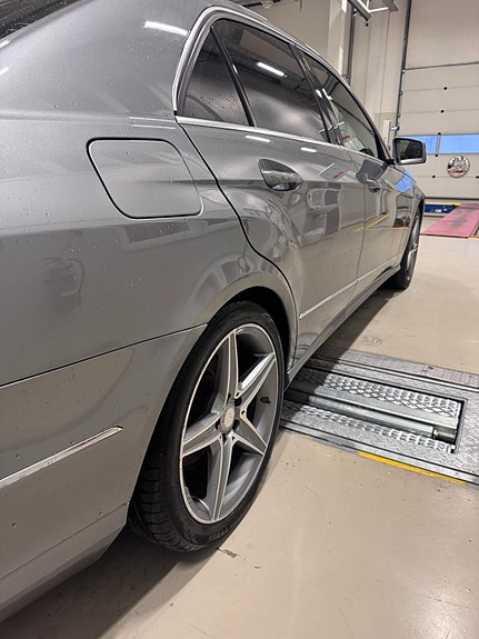 Mercedes-Benz E220 5 of 20