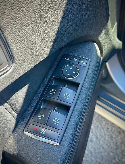 Mercedes-Benz E220 14 of 20
