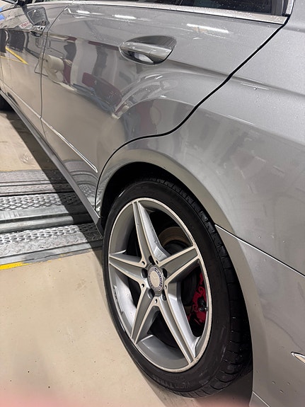 Mercedes-Benz E220 4 of 20