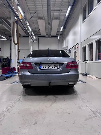 Mercedes-Benz E220 3 of 20