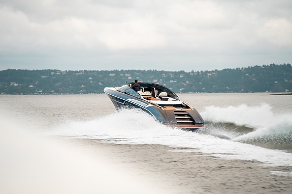 Riva 38 Rivamare - Joystick - Seakeeper - Skipsregistret - 130 motortimer 4 of 5