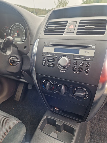 Suzuki SX4 9 of 14