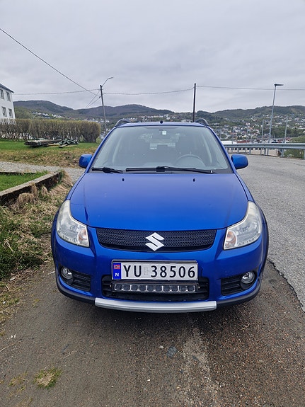 Suzuki SX4 2 of 14