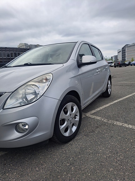 Hyundai i20 2 of 5