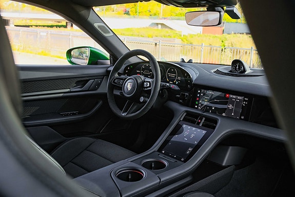 Porsche Taycan 4S 23 of 30