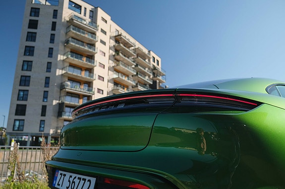 Porsche Taycan 4S 7 of 30