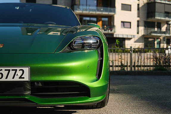 Porsche Taycan 4S 17 of 30