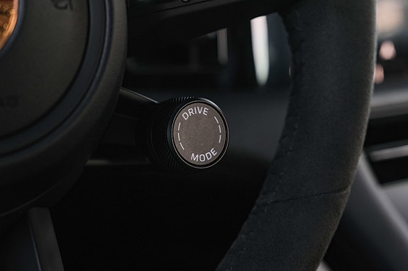 Porsche Taycan 4S 25 of 30