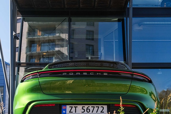 Porsche Taycan 4S 8 of 30